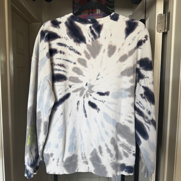 Peloton Women’s Large Tie-dye Sweatshirt & Sweatpants Set - Picture 5 of 11